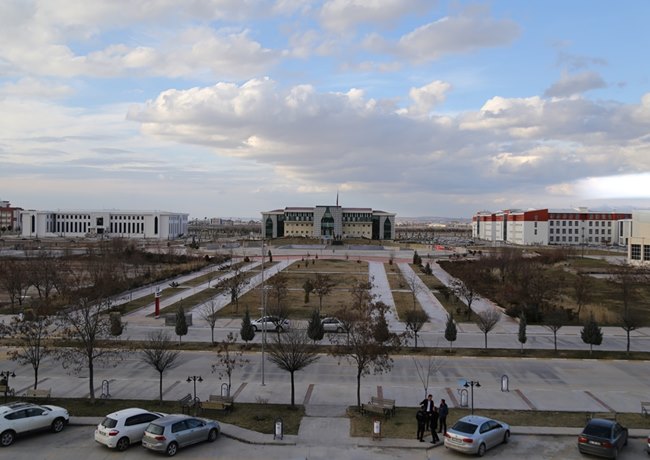 ASÜ’NÜN İHTİSASLAŞMAYA DAİR PROJESİNE AHİKA’DAN DESTEK