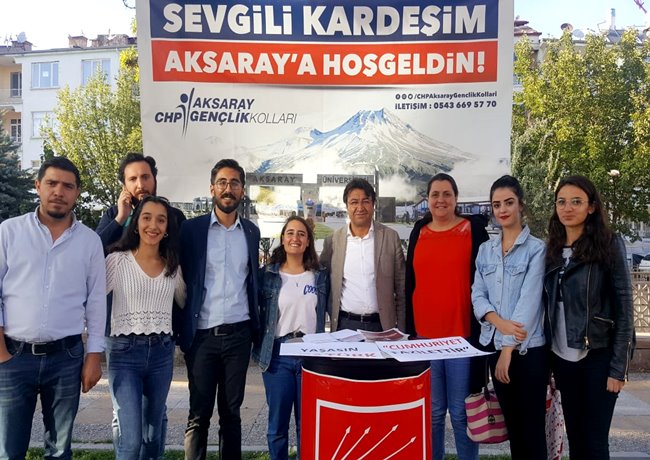 CHP GENÇLİK KOLLARINDAN 'SEVGİLİ KARDEŞİM AKSARAY'A HOŞGELDİN' STANDI