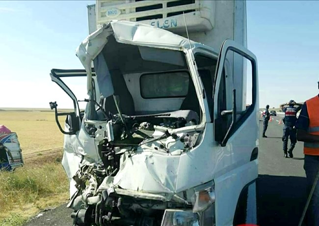 ELMA TOPLAMAYA GİDEN İŞÇİLER AKSARAY'DA KAZA YAPTI 6 YARALI