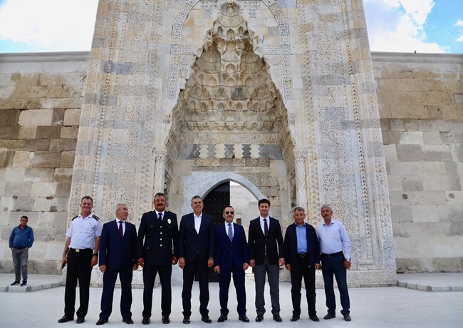 VALİ ALİ MANTI "SELÇUKLU ŞAHESERİ SULTANHANI AKSARAY TURİZMİNE BÜYÜK KATKI SAĞLAYACAK"