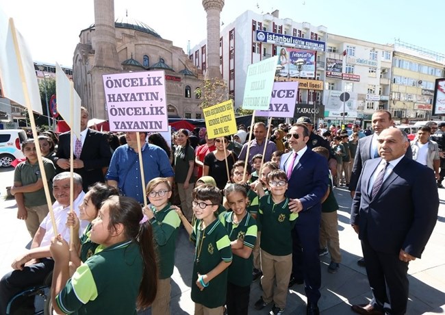 AKSARAY'DA YAYA GEÇİT GÜVENLİĞİNİN NÖBETÇİSİ OLDUK 