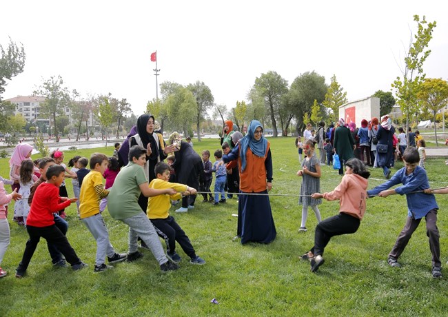 AKSARAY İHH DAN 'ÇOCUKLAR HEP GÜLSÜN' ŞENLİĞİ