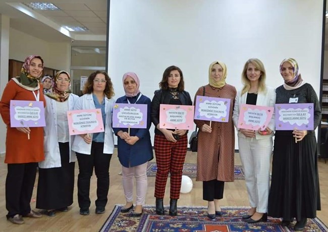 BAŞKAN DİNÇER’İN EŞİ MERVE DİNÇER EMZİRME HAFTASINA DESTEK VERDİ