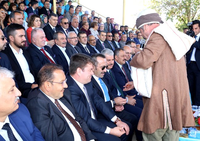 YUNUS EMRE AKSARAY VE KIRŞEHİR VALİLİKLERİNCE DÜZENLENEN TÖRENLE ANILDI