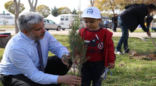 REKTÖR ŞAHİN, ÇOCUKLARLA BİRLİKTE FİDAN DİKTİ