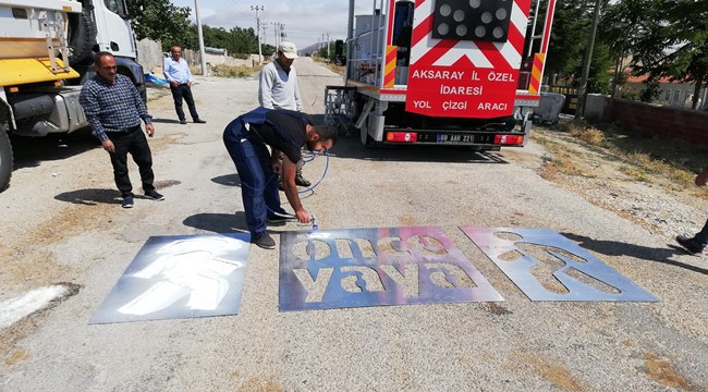 AKSARAY'DA KÖY YOLLARINDAKİ TRAFİK İŞARET VE LEVHALARI YENİLENDİ