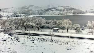 AKSARAY'IN YÜKSEK KESİMLERİNE KAR YAĞDI, KARTPOSTALLIK MANZARA OLUŞTU