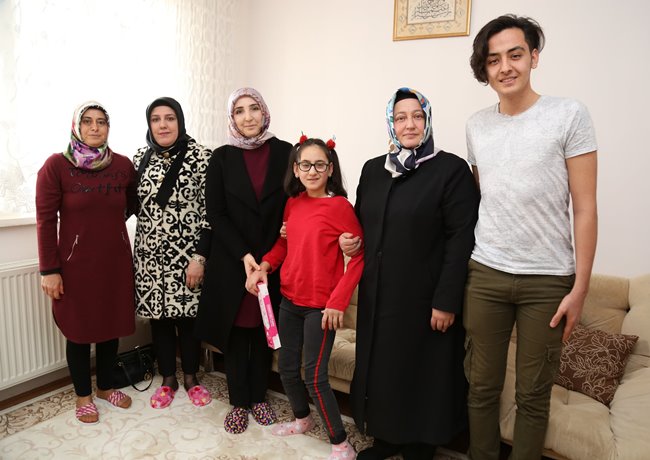 BELEDİYE BAŞKANI’NIN EŞİ MERVE DİNÇER, “SEVGİ ENGELLERİ ORTADAN KALDIRIR”