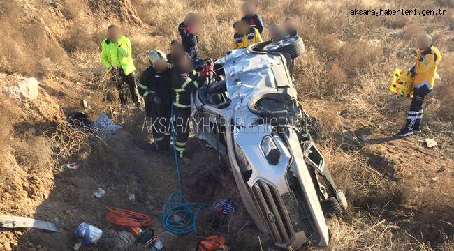 AKSARAY'DA TRAFİK KAZASI OTOMOBİL ŞARAMPOLE UÇTU