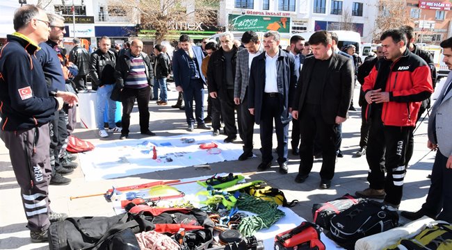AKSARAY AFAD MÜDÜRLÜĞÜ 1-7 MART DEPREM HAFTASI DOLAYISIYLA MEYDAN’DA SERGİ AÇTI