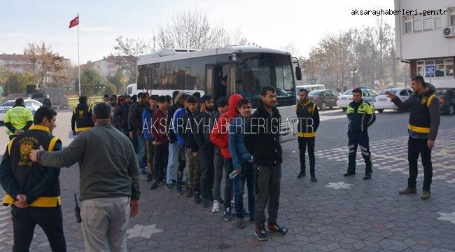 AKSARAY'DA 121 KAÇAK GÖÇMEN SINIR DIŞI EDİLDİ