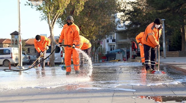 AKSARAY BELEDİYESİ ŞEHİR GENELİNDE KORONA SALGINININ ETKİLERİNİ EN AZA İNDİRMEK İÇİN ÇALIŞMALARINI SÜRDÜRÜYOR 