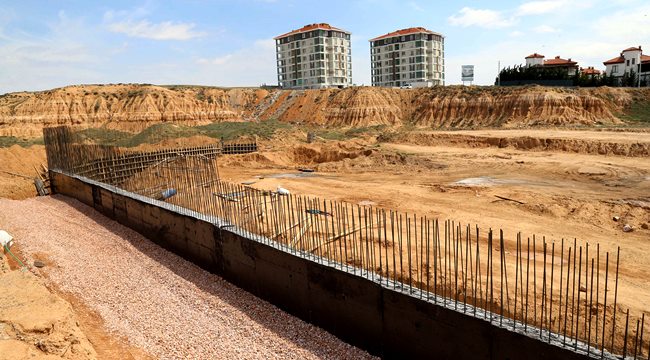 TOKİ CUMHURİYET MAHALLESİ SEMT PAZARINDA İNŞAAT ÇALIŞMALARI SÜRÜYOR