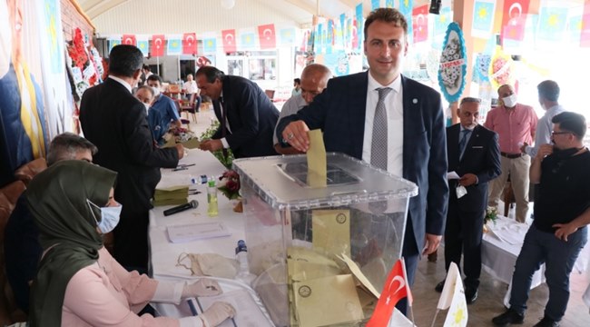 İYİ PARTİ AKSARAY'DA ÖZHAN TÜREMİŞ GÜVEN TAZELEDİ