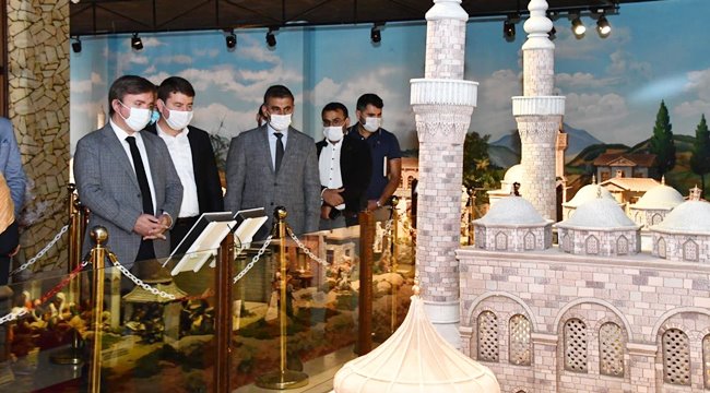 BAŞKAN DİNÇER VE VALİ AYDOĞDU’DAN SOMUNCU BABA KÜLLİYESİNE ZİYARET