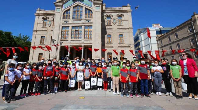 AKSARAY'DA ‘POLİS’ TEMALI RESİM SERGİSİNDE DERECEYE GİREN ÖĞRENCİLER ÖDÜLLENDİRİLDİ