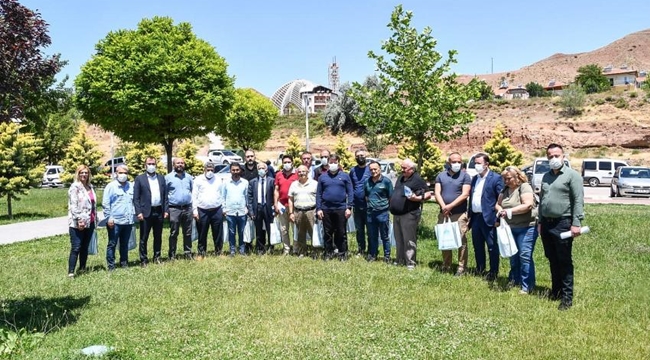 BAŞKAN DİNÇER HİZMETLERİNİ BASIN MENSUPLARINA GEZDİREREK ANLATTI