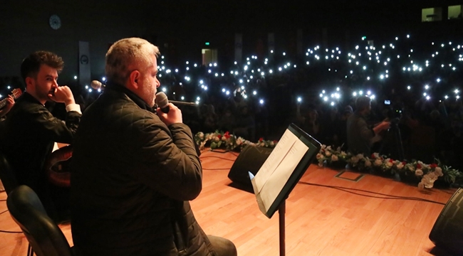 ASÜ'DE FİNAL SINAVLARI ÖNCESİ MORAL KONSERİ DÜZENLENDİ 