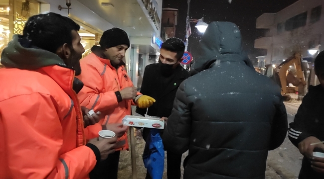 HÜDA PAR AKSARAY GENÇLİK KOLLARI'NDAN EMEKÇİLERE DESTEK 