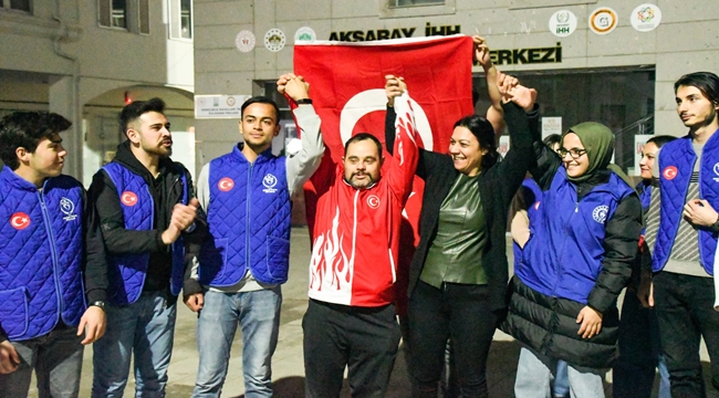DOWN SENDROMLULAR MİLLİ TAKIM KALECİSİ HÜSEYİN DİNÇ'E COŞKULU KARŞILAMA