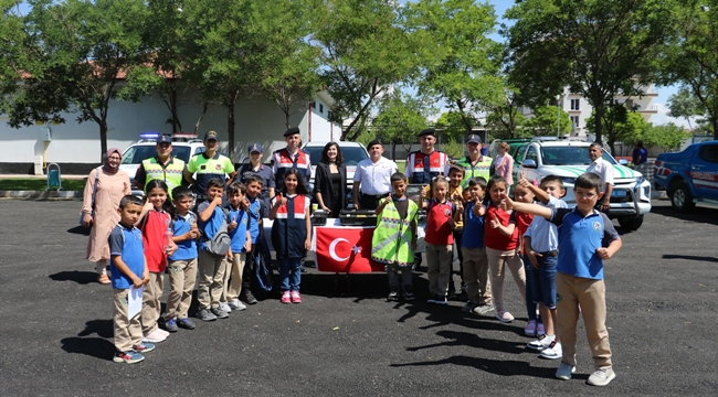 ÖĞRENCİLERDEN AKSARAY JANDARMAYA ZİYARET