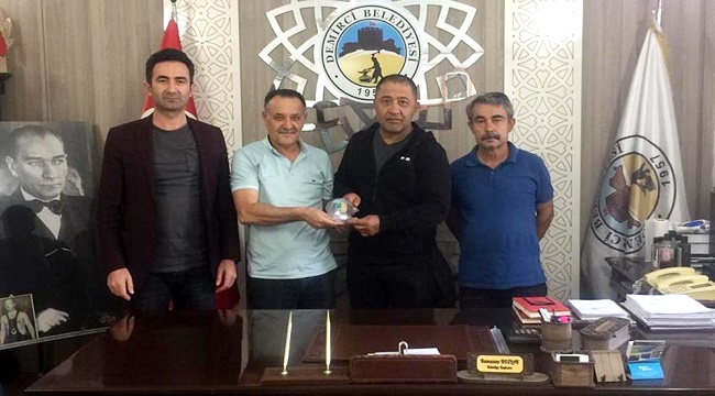 DEMİRCİ BELEDİYESİNE ÇEVRE ÖDÜLÜ VERİLDİ