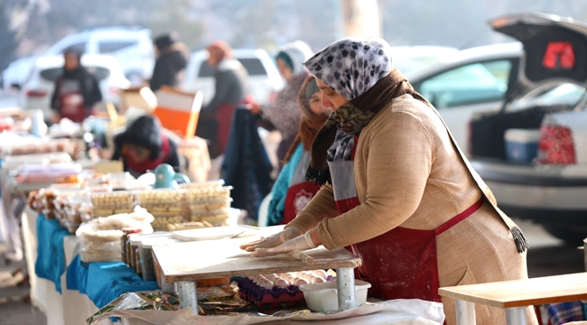 AKSARAY'DA HANIMELİ PAZARI SAYESİNDE EV HANIMLARI AİLE BÜTÇESİNE KATKI SAĞLIYOR