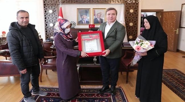 VALİ AYDOĞDU ŞEHİT LOKMAN AKÇAĞLAYAN'IN AİLESİNE ŞEHADET BELGESİNİ TAKDİM ETTİ