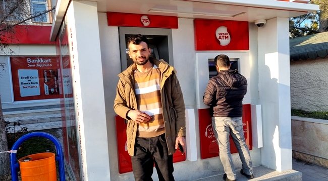 AKSARAY'DA BİR VATANDAŞ ATM'DE BULDUĞU 22 BİN LİRAYI SAHİBİNE TESLİM ETTİ