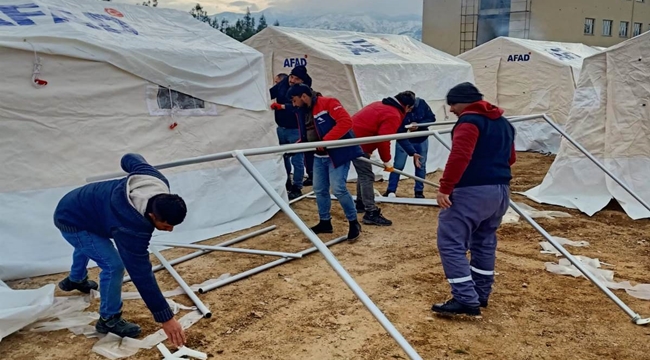 ASÜ EKİPLERİ DEPREM BÖLGESİNDE FİZİKİ ÇALIŞMALARDA DA AKTİF GÖREVDE