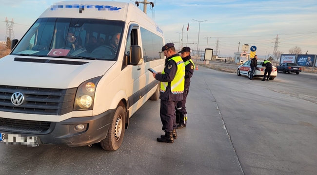 OKULLARDA İKİNCİ DÖNEM BAŞLADI, AKSARAY'DA OKUL SERVİS ARAÇLARI DENETLENİYOR