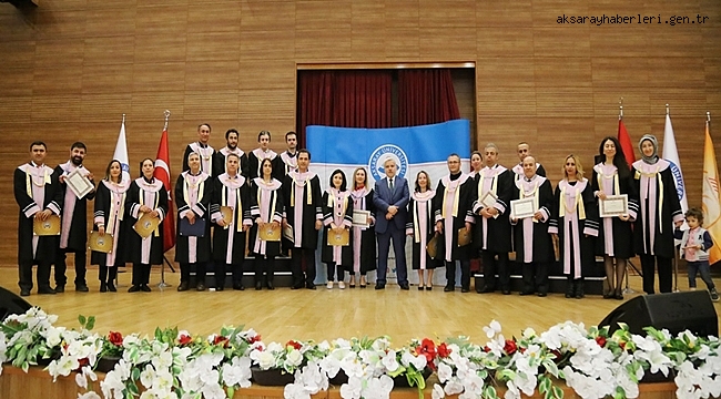 ASÜ'DE UNVAN ALAN 130 AKADEMİSYEN CÜBBELERİNİ GİYDİ 