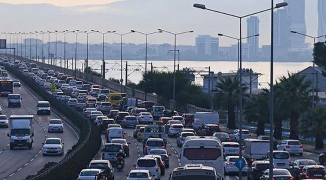 Araç satışı yüzde 15,5 düştü... Trafiğe 198 bin 740 araç eklendi