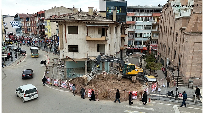 AKSARAY'DA RİSKLİ YAPILAR BİRER BİRER YIKILIYOR