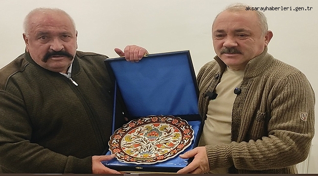 BAŞKAN DİNÇER’İN HEDİYESİ ÇANKIRI VALİSİ, BELEDİYE BAŞKANI VE GAZETECİLERİN MAKAMLARINDA!