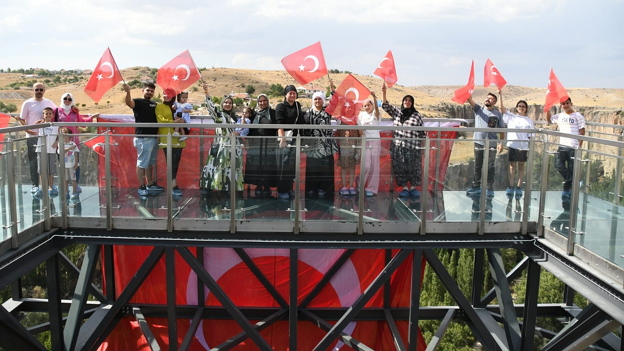IHLARA CAM TERAS RAMAZAN BAYRAMI TATİLİNDE ZİYARETÇİ AKININA UĞRADI