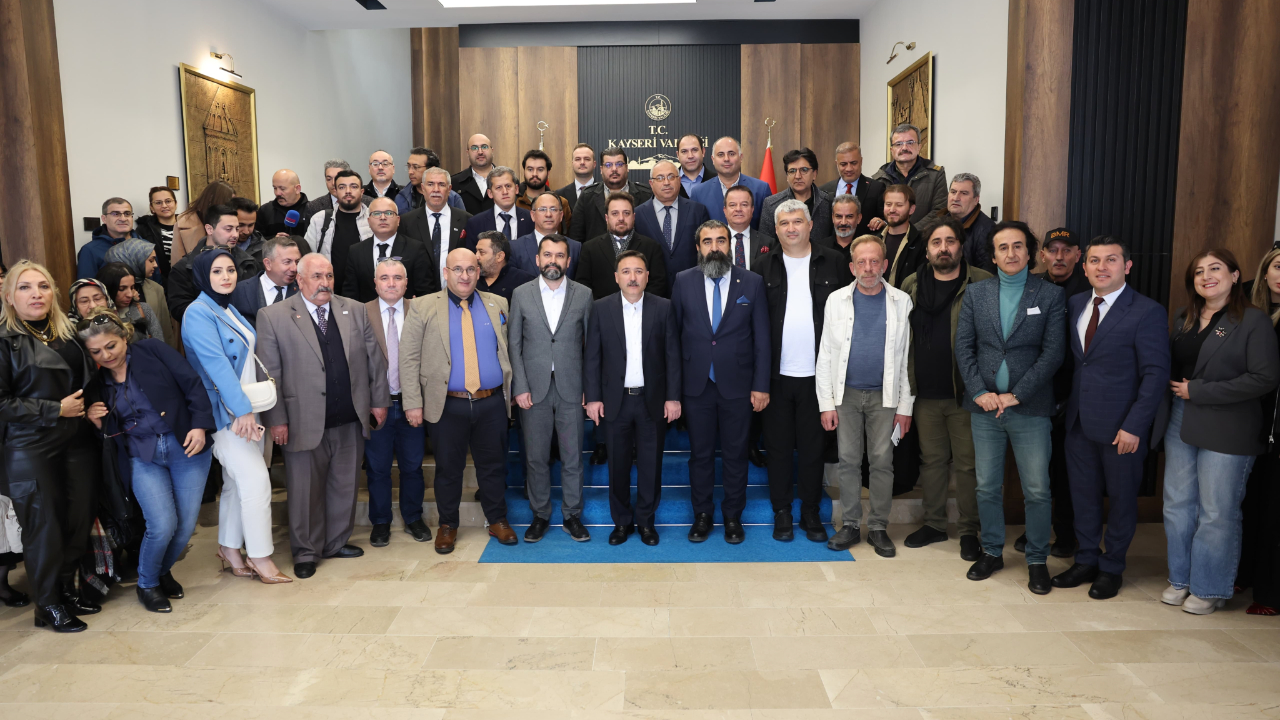 Aksaraylı Gazeteciler Kayseri’deki Çalıştayda Vali Gökmen Çiçek’i Ziyaret Ettiler