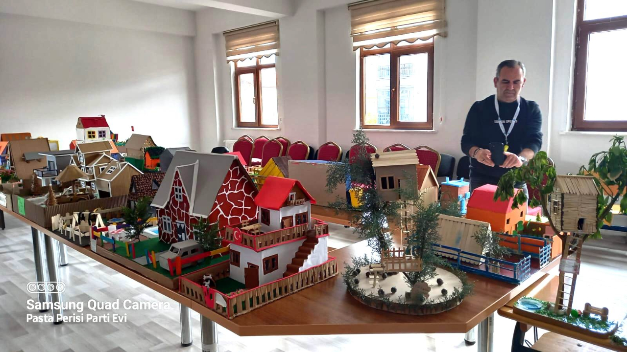 Mimar Sinan İlkokulu Öğrencileri Hayallerindeki evin maketlerini yaptılar