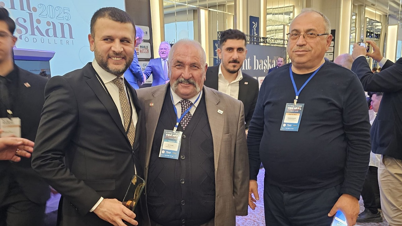 EĞİL BELEDİYE BAŞKANI SEYDAOĞLU’NA KAYSERİDE YILIN BELEDİYE BAŞKANI ÖDÜLÜ