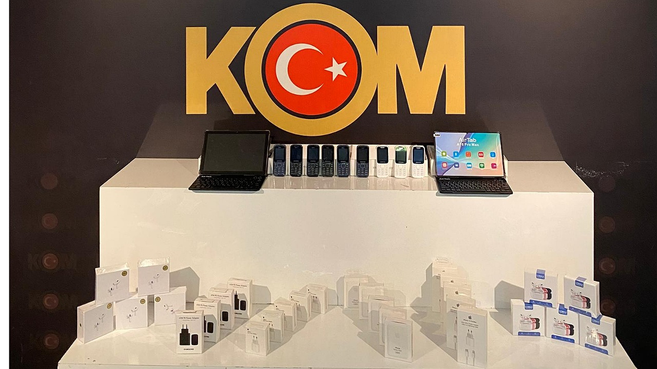 Aksaray'da binlerce Kaçak elektronik eşya ve Cinsel içerikli ürün ele geçirildi