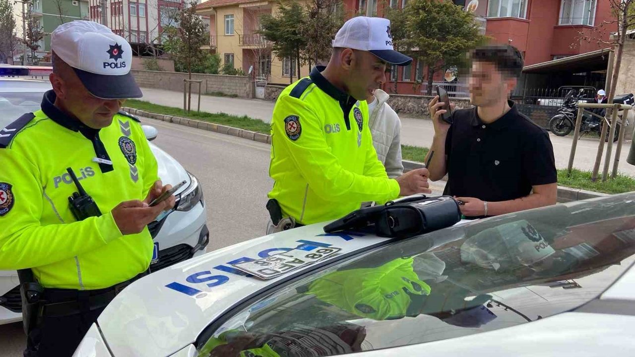 Aksaray'da Kasksız ve Plakasız Motosiklet Sürücüsüne 16 bin 705 Lira Ceza