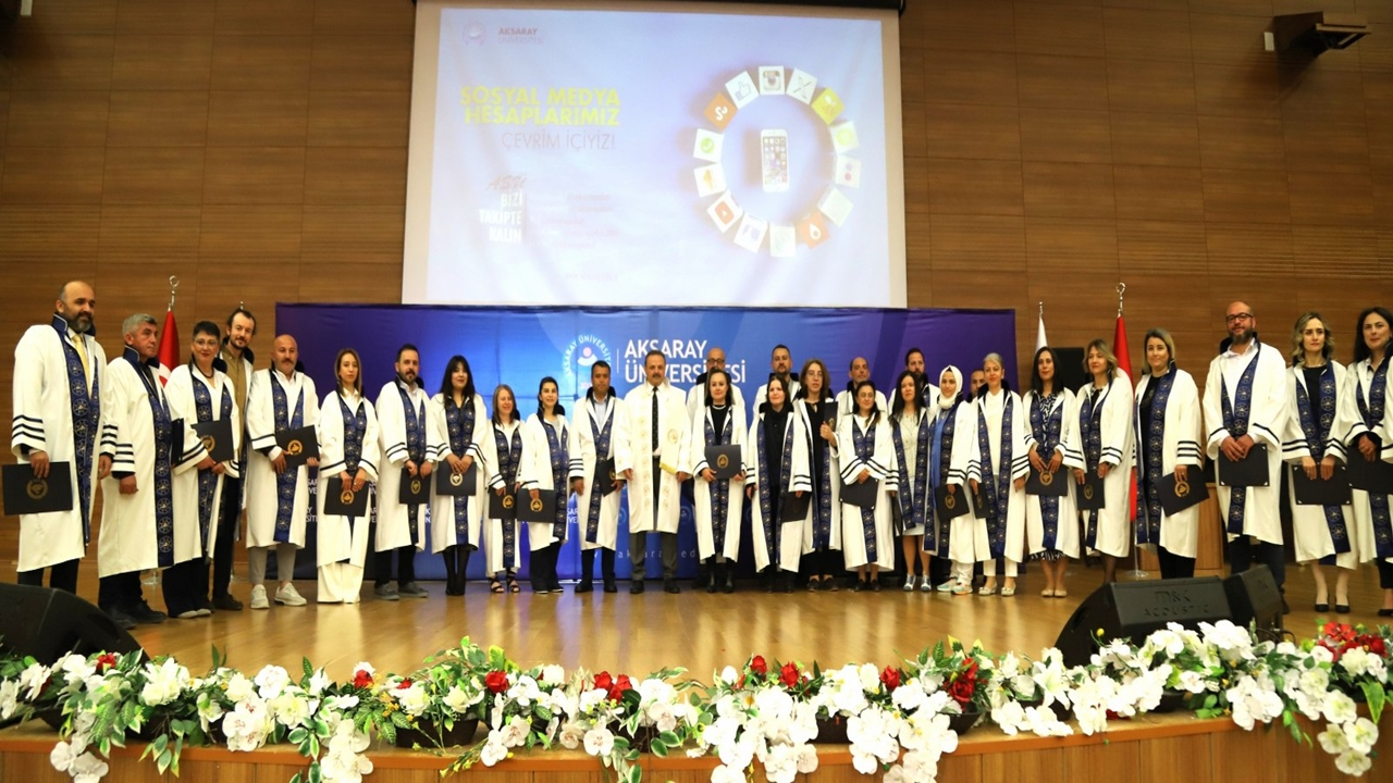 ASÜ’de ünvanda yükselen 174  akademisyen cübbelerini giydi