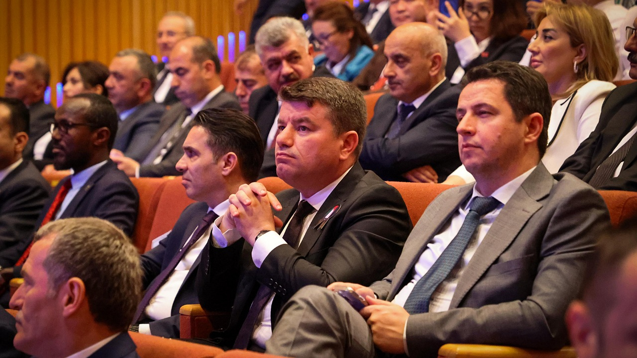 BAŞKAN DİNÇER TÜRK DÜNYASI BELEDİYELER BİRLİĞİ YÖNETİM KURULUNA SEÇİLDİ