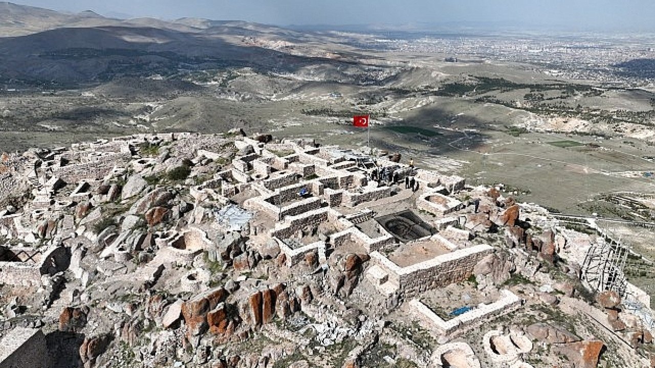 Gevale Kalesi'nde 3. etap restorasyon çalışmalarında sona gelindi