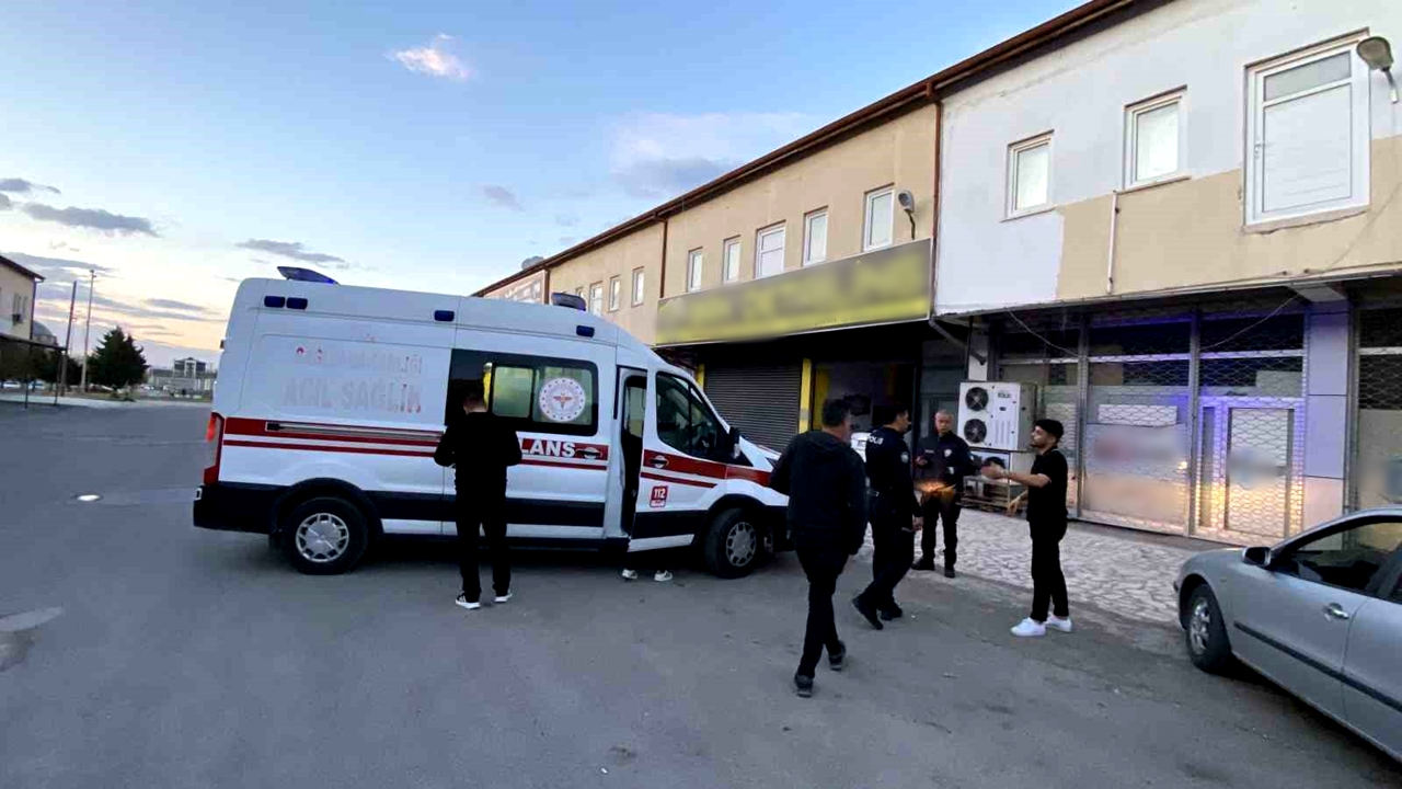 Aksaray'da 2 kişi Havaya ateş açarak Dükkan basıp esnafı darp etti
