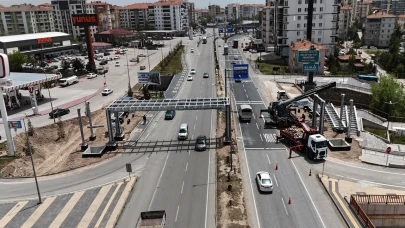 Tacin Mahallesi Asansörlü Yaya Üstgeçidinde Çalışmalar Devam Ediyor