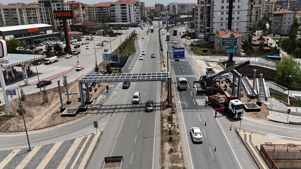 Tacin Mahallesi Asansörlü Yaya Üstgeçidinde Çalışmalar Devam Ediyor