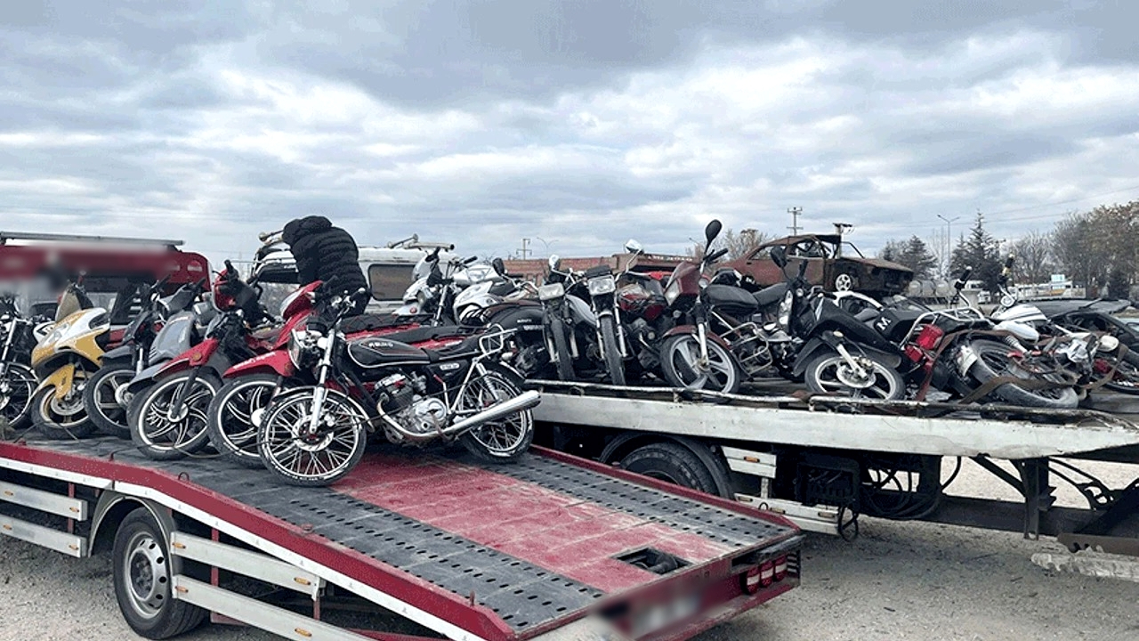 Eskil'de Kasksız ve Plakasız Motosikletlere Sıkı Denetim: Can Güvenliği Önceliğimiz