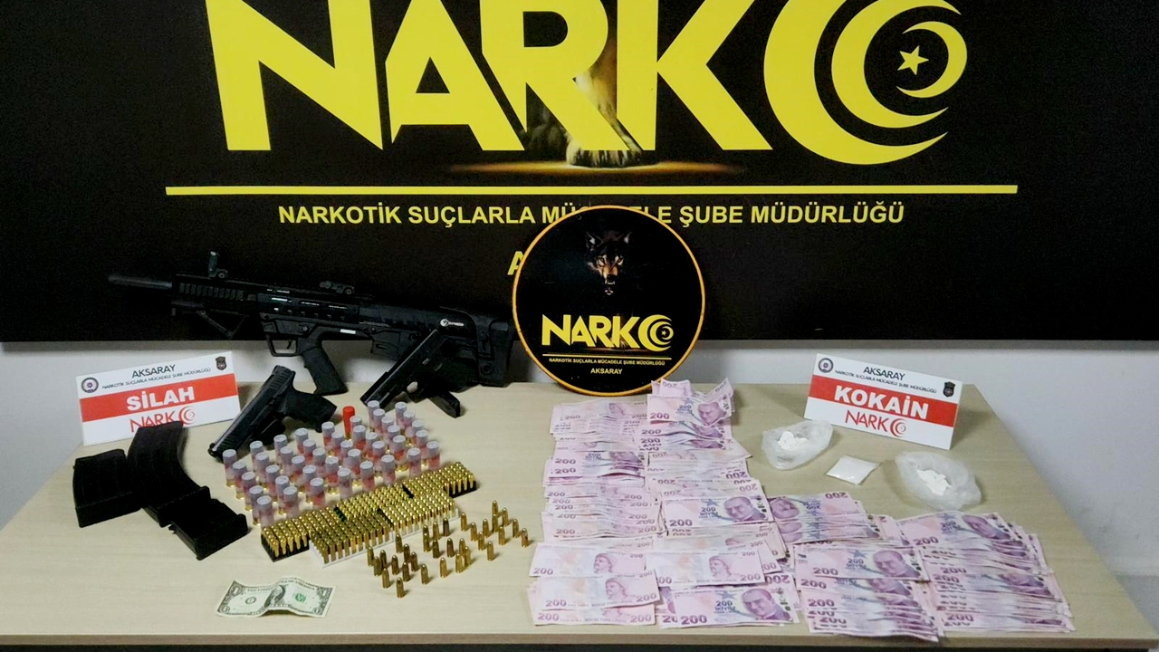 Aksaray'da yapılan operasyonda Uyuşturucu ve silahlar ele geçirildi