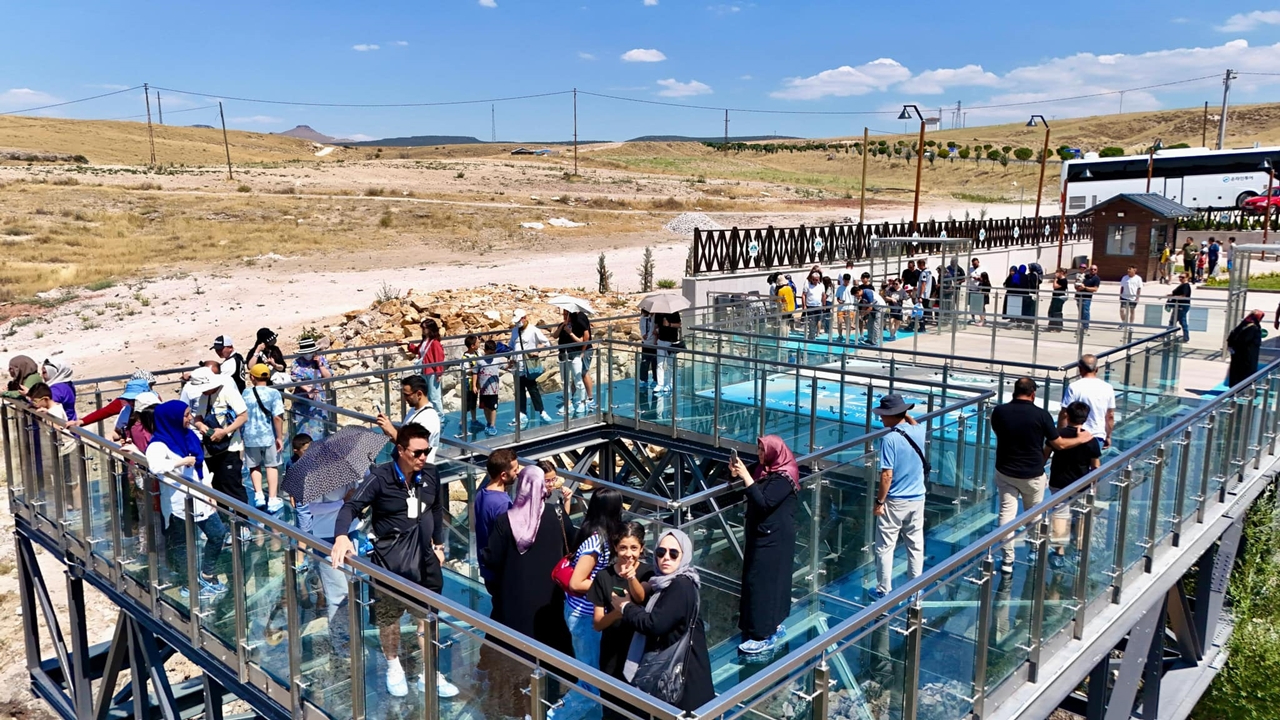 Ihlara Vadisi’nin Yeni Cazibe Noktası Cam Teras Kurban Bayramında İlgi Odağı Oldu